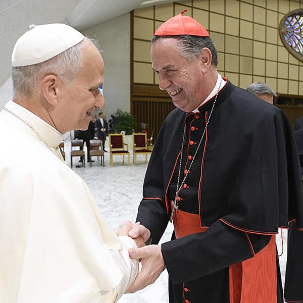 Consecrated men, women point the path to peace, salvation, pope says