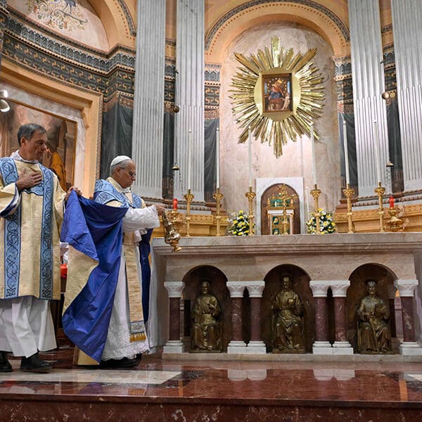 Facing the unknown, faithful can trust in God’s salvation, pope says