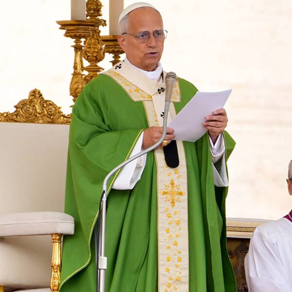 Real faith changes the way Christians live, treat each other, pope says