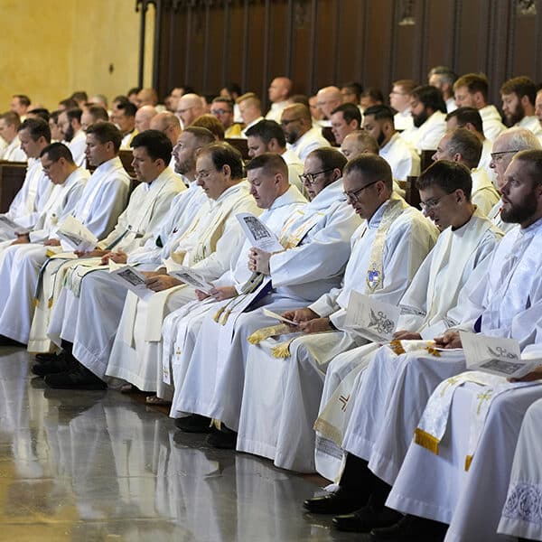 Vatican statistics show fewer priests, more lay missionaries