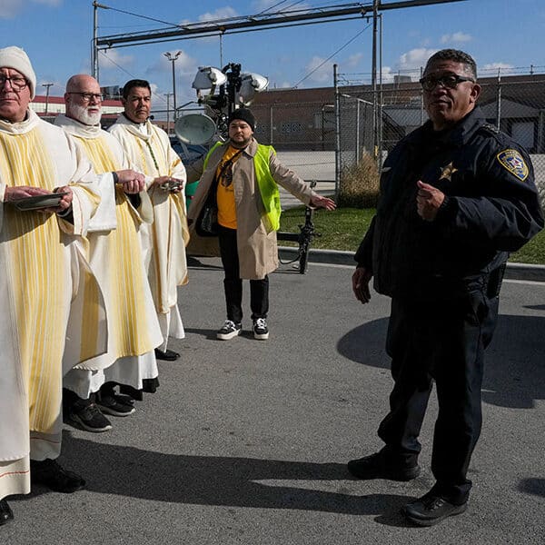 Chicago Catholic coalition sues ICE over denial of holy Communion, pastoral care