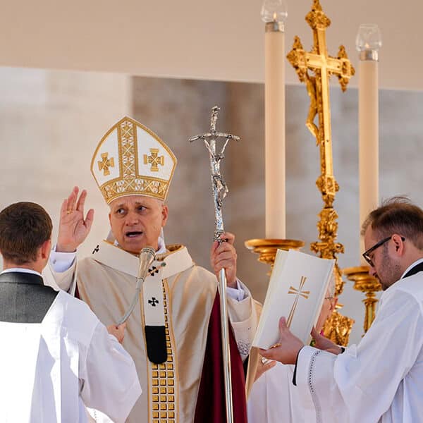 Pope sings praises of choirs, affirms importance of their ministry