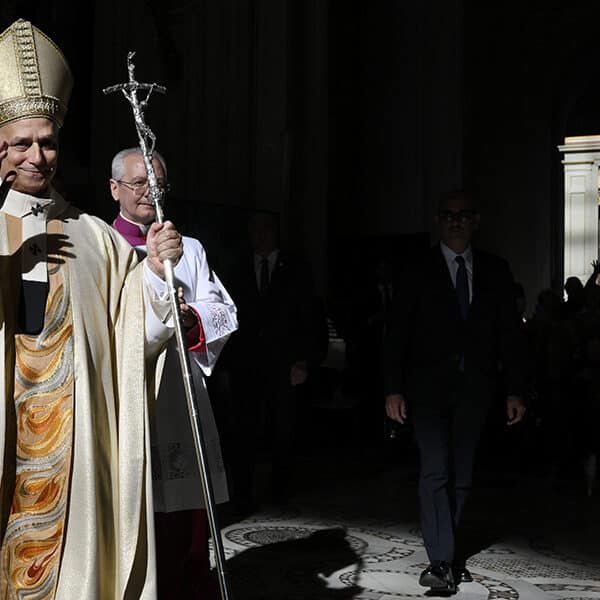 Dig deep, work patiently to keep church on solid foundation, pope says