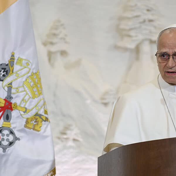 Pope urges Lebanese not to give up on peace or each other