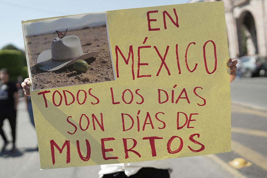 As two versions of events emerge, Mexican diocese mourns a murdered priest