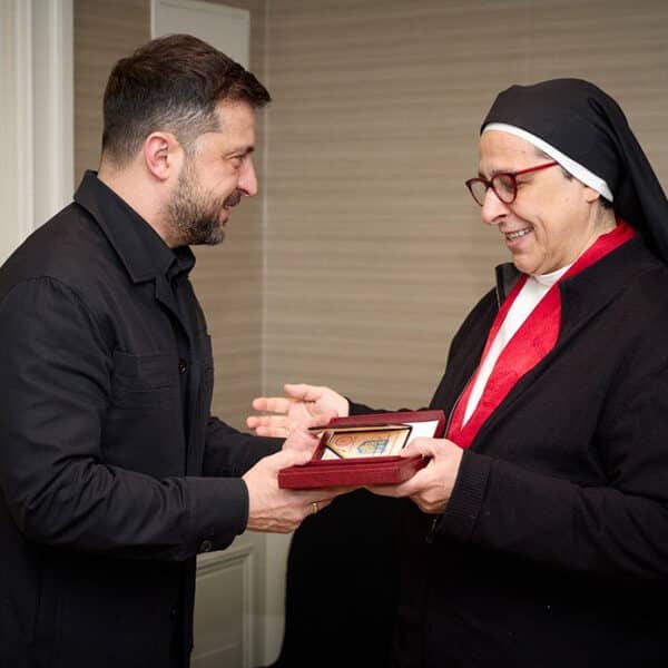 Ukrainian president honors Dominican Sister for war relief efforts
