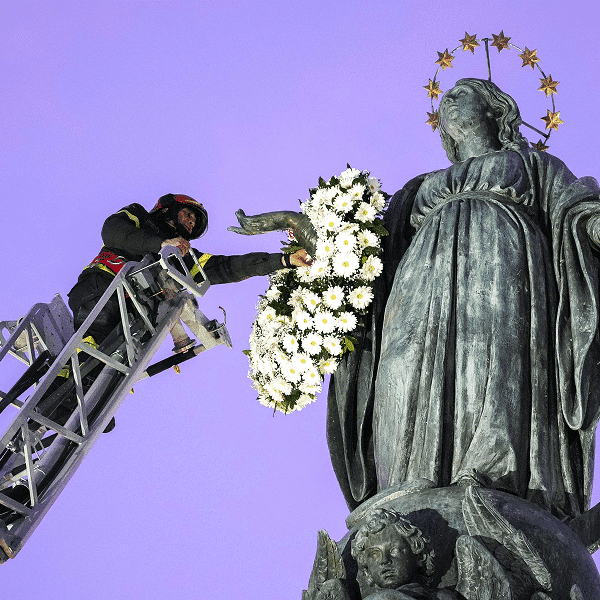 Pope prays Mary will fill believers with hope, inspire them to serve