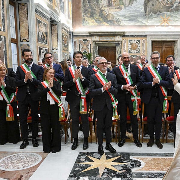 Political authority should embody humility, honesty, sharing, pope says