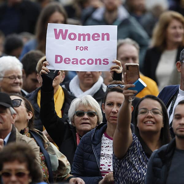 Papal commission votes against ordaining women deacons