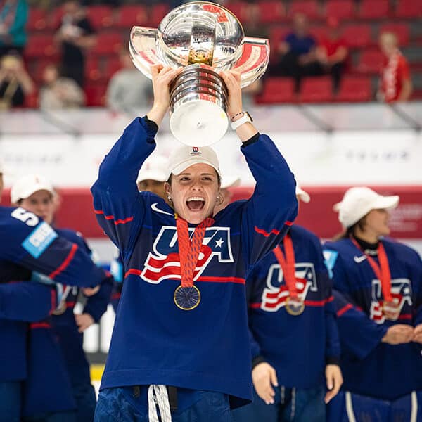 Olympic-bound hockey player draws strength from her Catholic faith, devotion to St. Thérèse