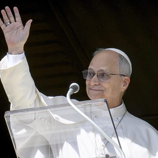 Happiness cannot be bought, hoarded, only shared with others, pope says