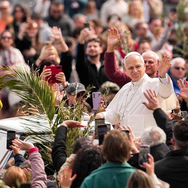 ‘Lay down your weapons,” pope says in Palm Sunday call for peace