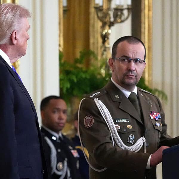 Polish officer gives Christian witness at White House ceremony