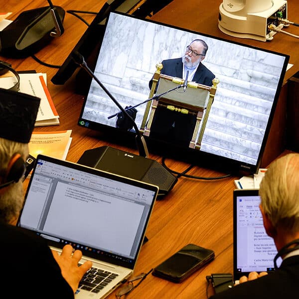 Vatican synod study group proposes creation of pontifical commission for new technologies