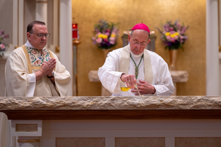 New altar focuses Fullerton faithful