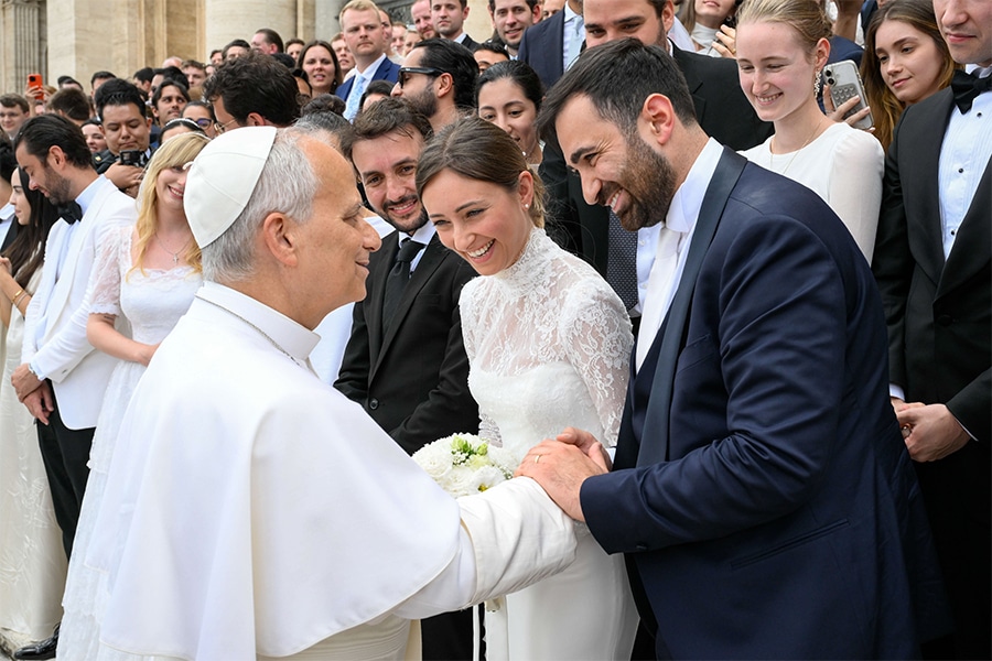Liturgical rites and symbols reveal God’s presence, Pope Leo says