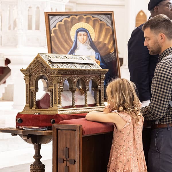 2 apostles of Sacred Heart meet in Denver; thousands venerate St. Margaret Mary Alacoque relics