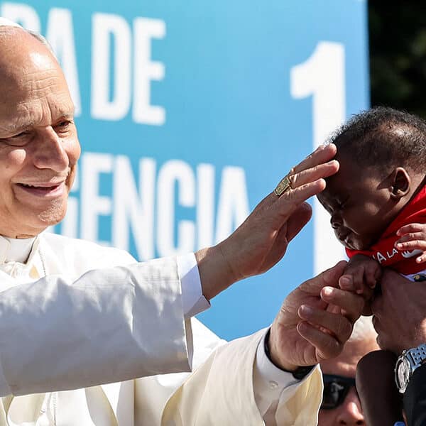 World cannot remain indifferent to suffering of migrant children, pope says