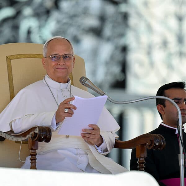 Technological advancements are not rivals to faith, pope says
