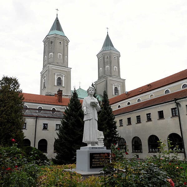 Polish, Ukrainian presidents condemn fatal stabbing of priest at Polish abbey by Ukrainian man