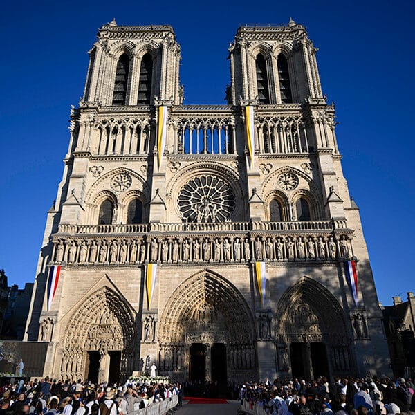 Pope Leo prays in Notre Dame Cathedral in Paris 7 years after devastating fire