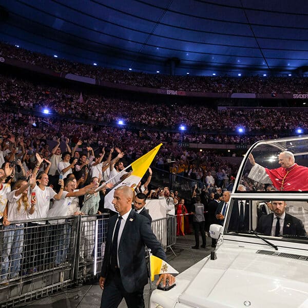 Pope encourages French youth to seek holiness during visually rich stadium vigil