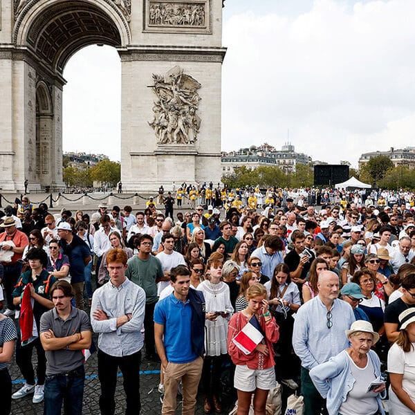Pope Leo draws 800,000 to Mass in the heart of Paris