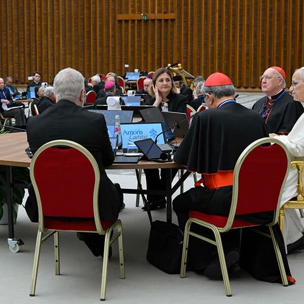 At Vatican bishops meeting, cardinal shares how phones are changing family life