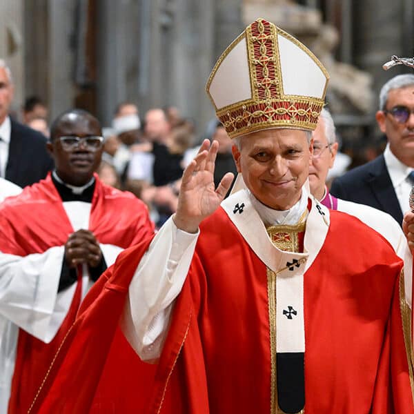 Fostering critical thinking at Catholic universities can counter ‘false teachers,’ pope says