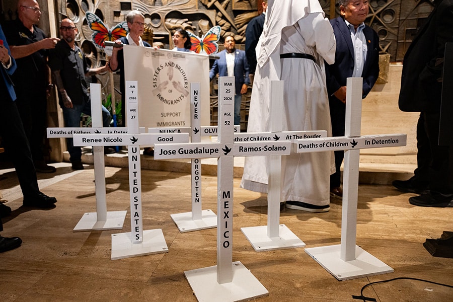 Traveling ‘Immigrant Crosses’ memorial of ICE-involved deaths launches in Illinois
