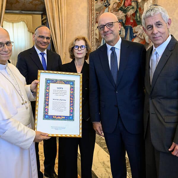 Meeting US Jewish leaders, pope warns differences must not fuel prejudice